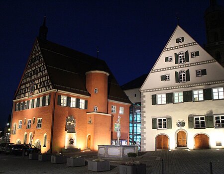 Marktplatz und Rathaus in Bopfingen bei Nacht