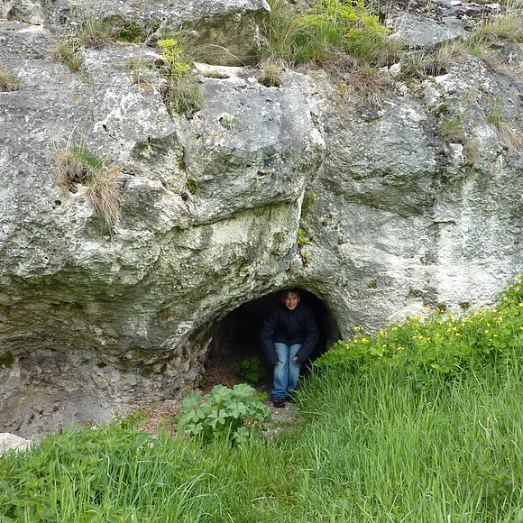 Der Höhleneingang der Hexenküche bei Lierheim.