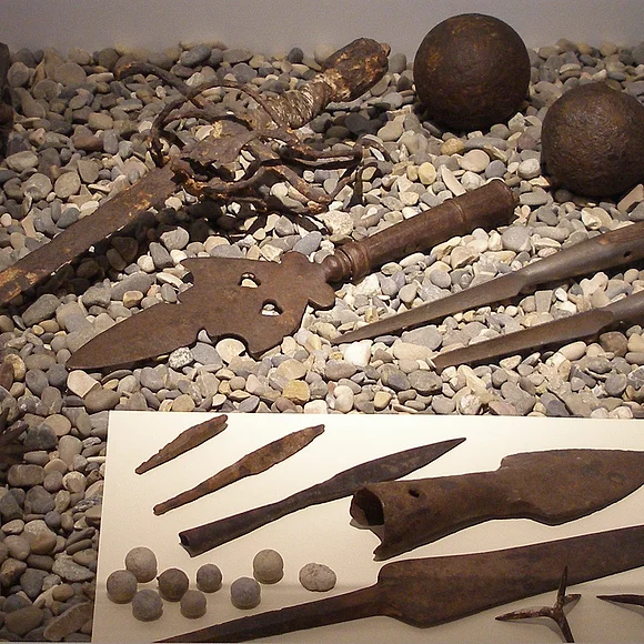 Feldfunde, Schlacht 1634, Stadtmuseum Nördlingen; Verschiedene auf dem Schlachtfeld gefunden Lanzen, Kugel usw.