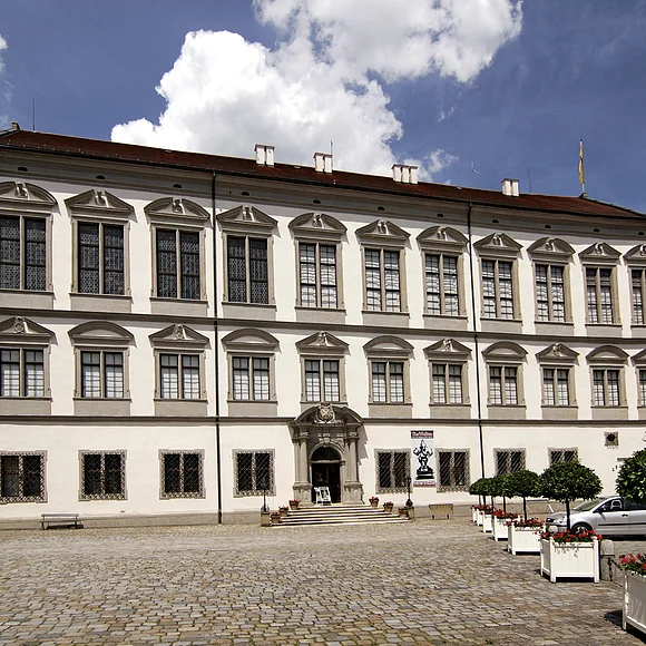 Außenansicht Residenzschloss Oettingen Außenansicht auf das imposante Residenzschloss Oettingen