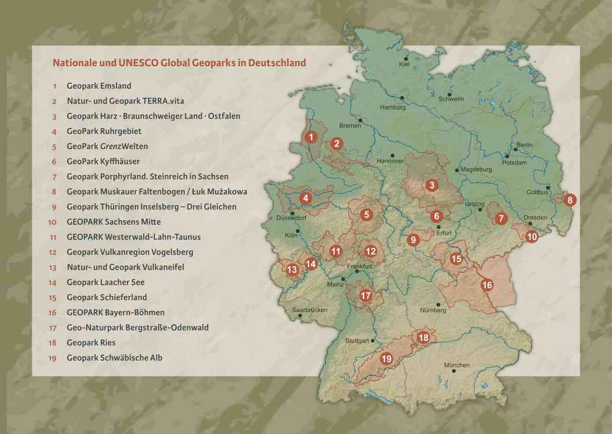 Auf einer Karte sind die 19 nationalen und UNESCO Global Geoparks mit ihrer Lage in Deutschland abgebildet.