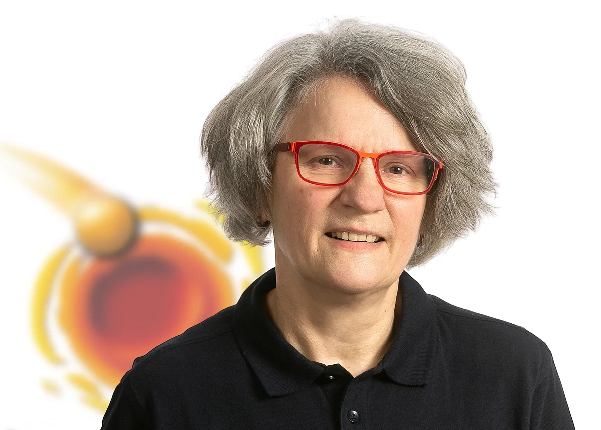 Das Porträtfoto zeigt die Geoparkführerin Martina Hahn.