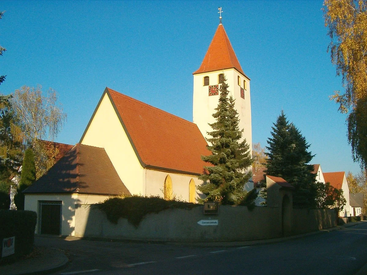 Pfarrkirche St. Leonhard in Pflaumloch Blick auf die Pfarrkirche St. Leonhard