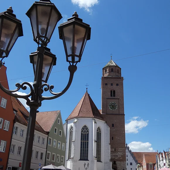 Münster "Zu unserer Lieben Frau" Blick auf das Münster und die Häuser in der Reichsstraße von Donauwörth.