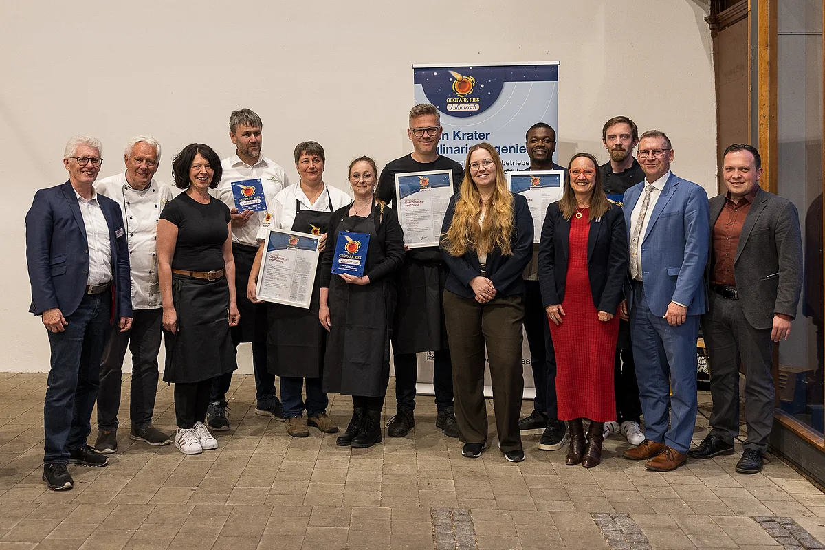 Auf dem Bild sieht man die neuen Kulinarisch Partner der Initiative Geopark Ries Kulinarisch