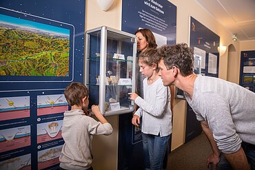 Familie beim Besuch im JUFA Hotel Nördlingen