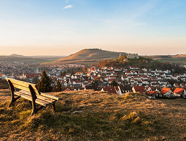 Blick auf die Ruine Graf Stauffenberg und den Ipf