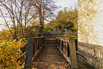 Brücke auf der Burgruine